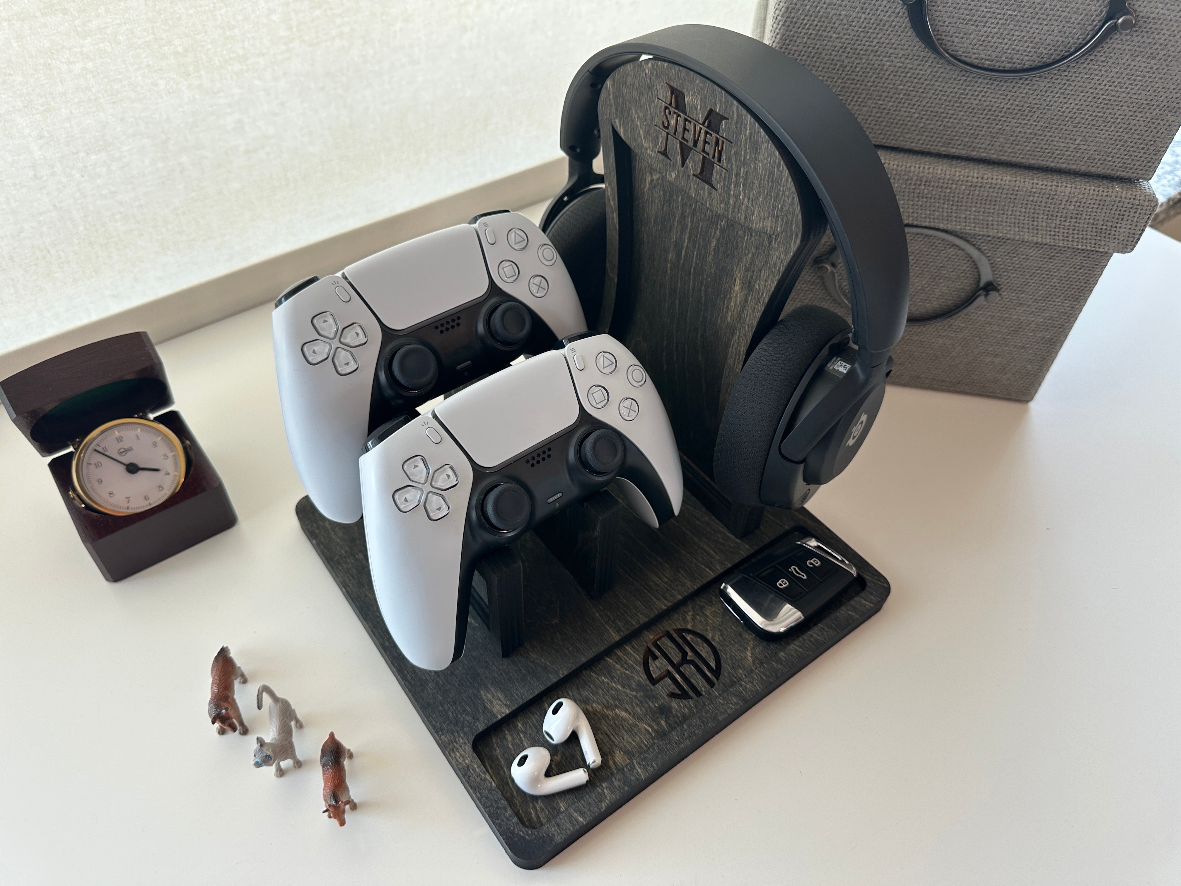 Universal Wooden Controller Stand – Compatible with PS5 & Xbox