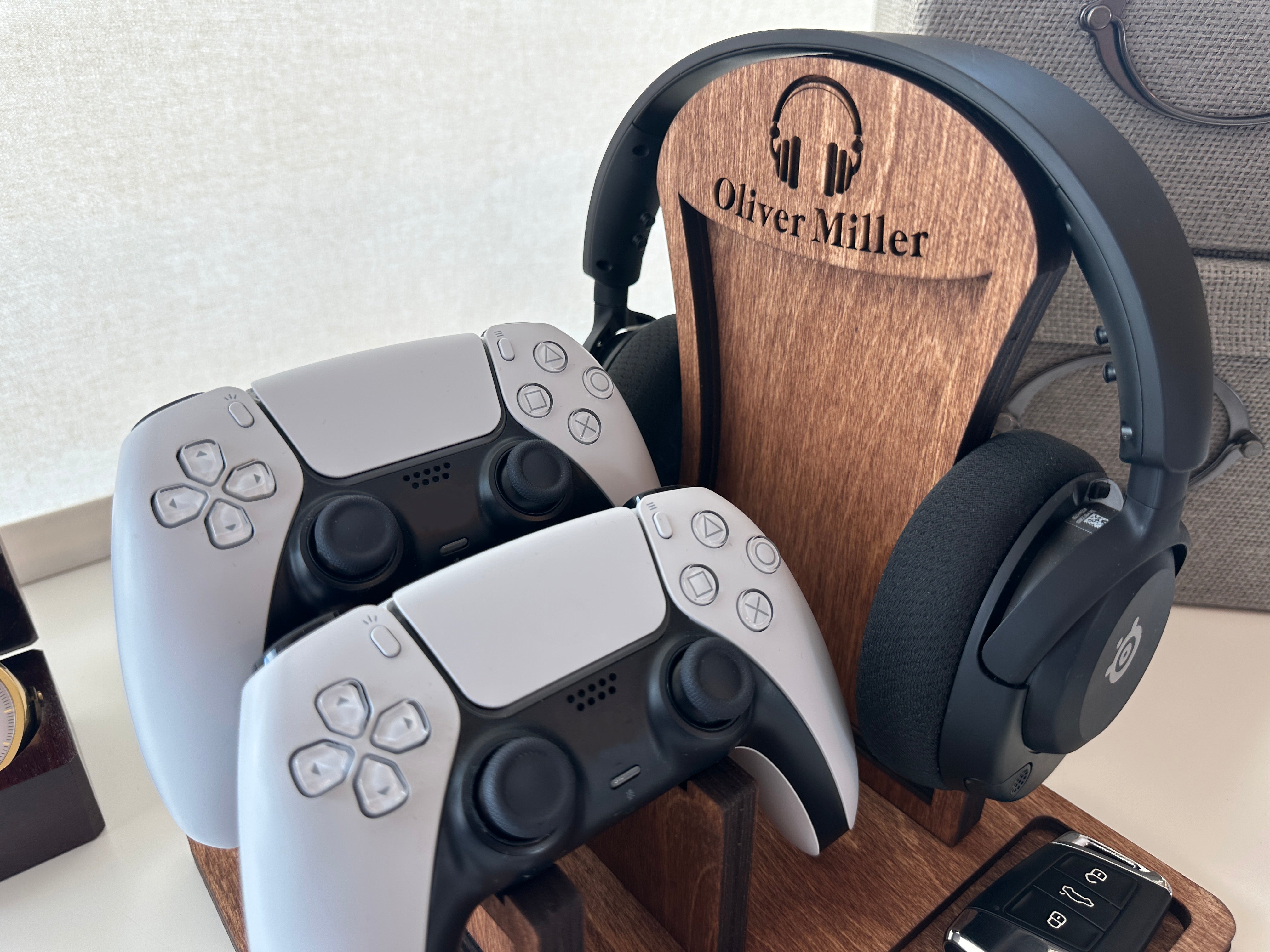 Universal Wooden Controller Stand – Compatible with PS5 & Xbox