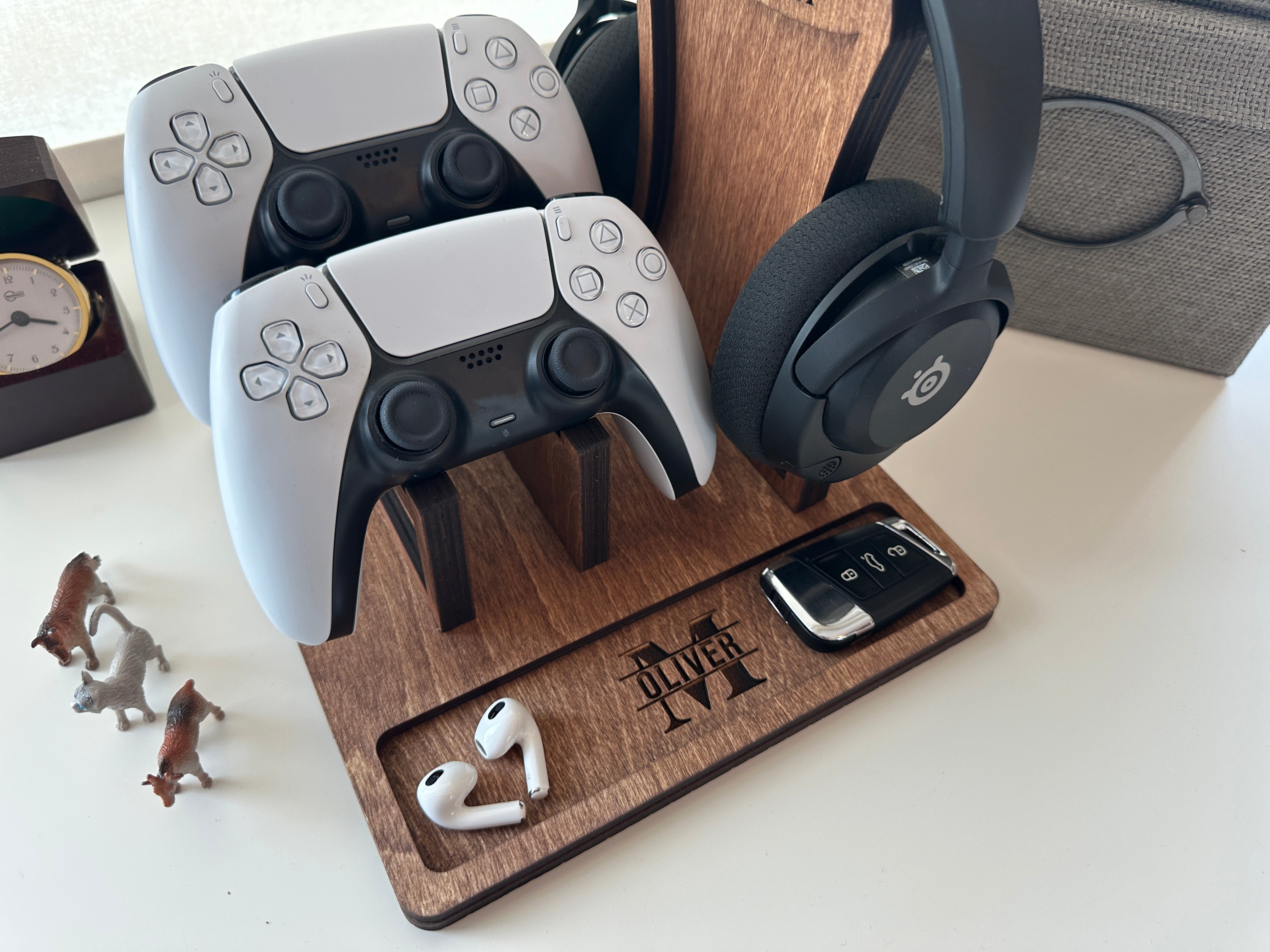 Universal Wooden Controller Stand – Compatible with PS5 & Xbox