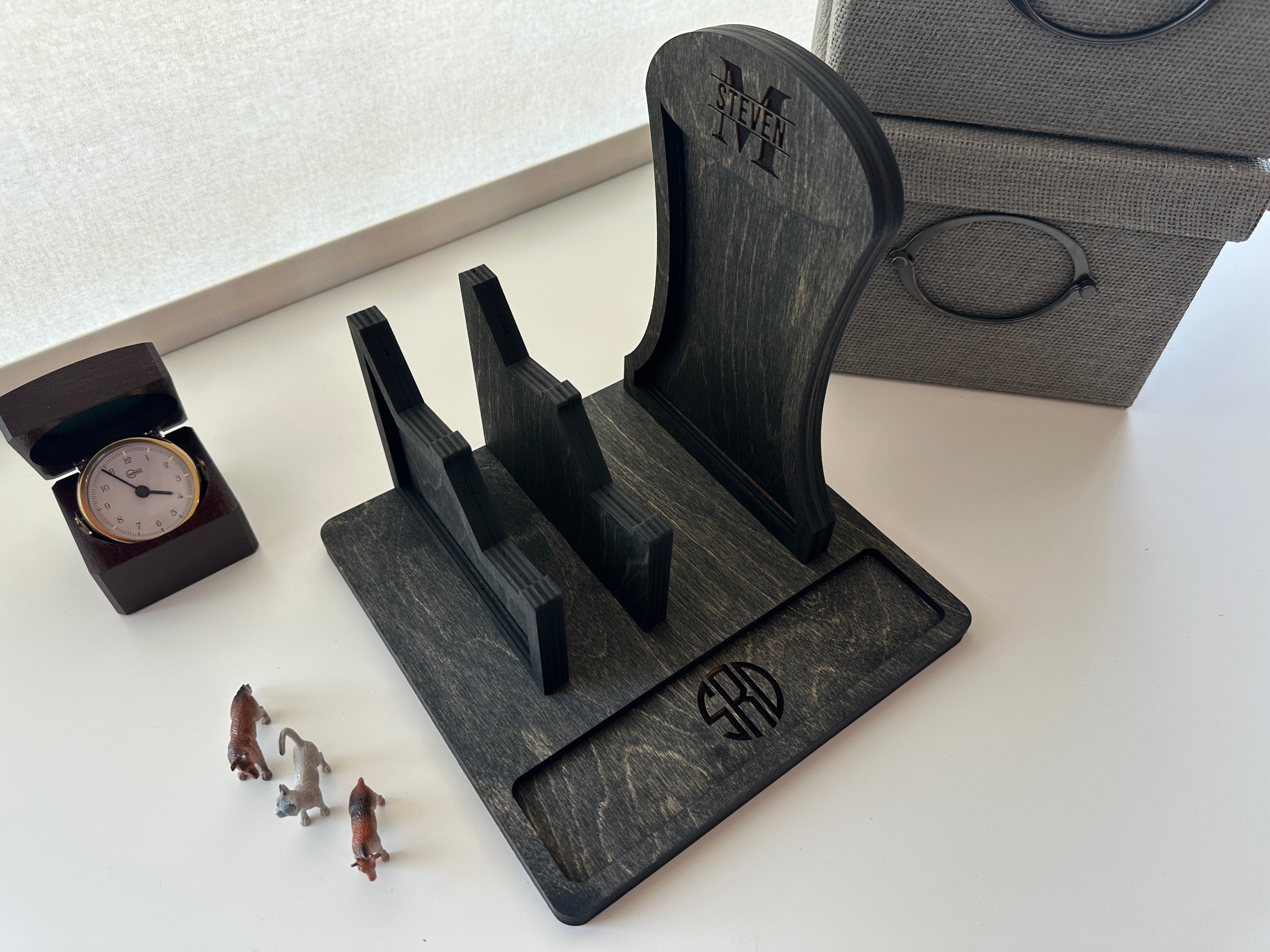Universal Wooden Controller Stand – Compatible with PS5 & Xbox